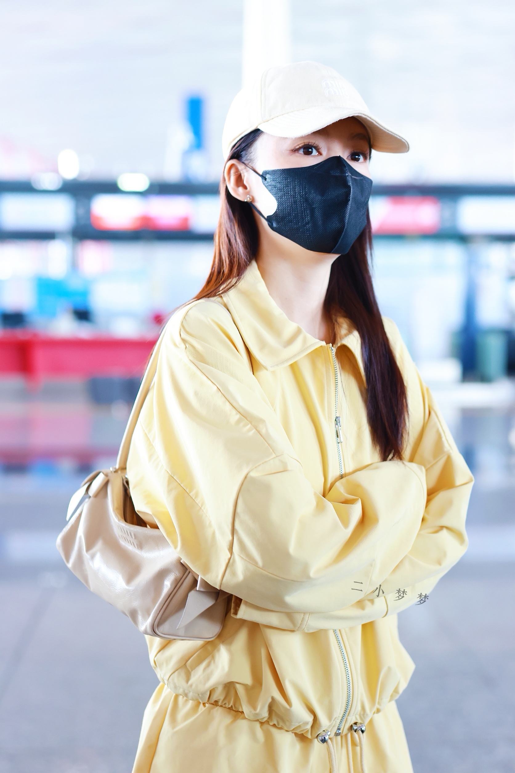 奶黄包[拜托]好萌的小奶沁[可怜]今天好像带妆了，和她说了昨天微博下大家的祝福也