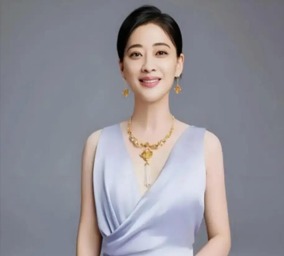 《父母爱情》开播都十年了，还是天天有人刷。

昨晚我随手点开一集，弹幕全是“陪爸