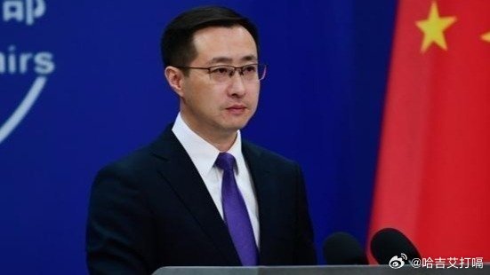 凤凰新闻【外交部发言人反问日媒：你见过有人未经允许持刀进入使馆与大使交谈的先例吗