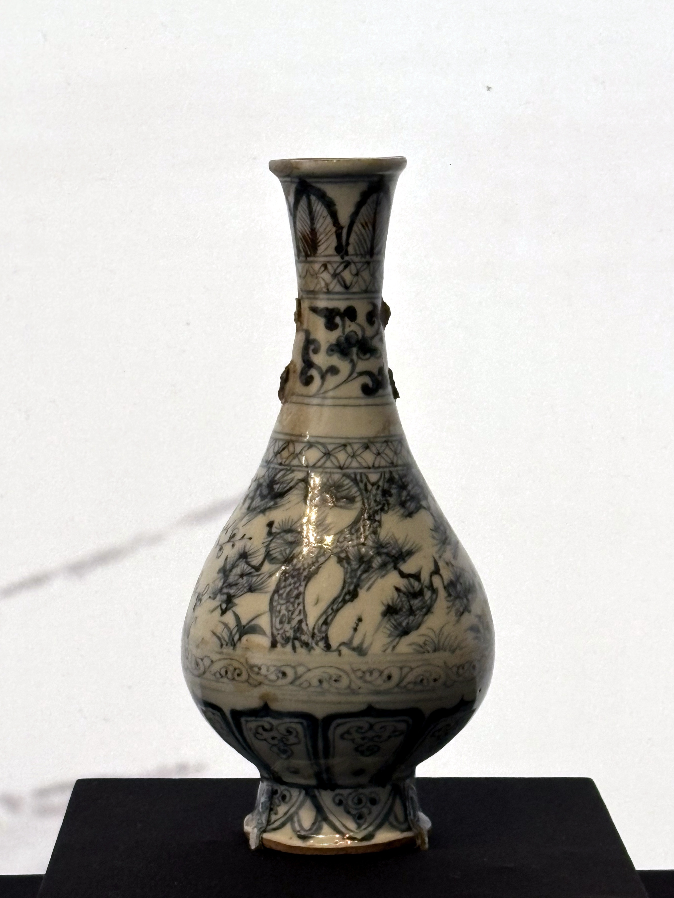 江西省博物馆藏1975年江西鄱阳县北关采集到的元青花 松竹梅纹双耳瓶 