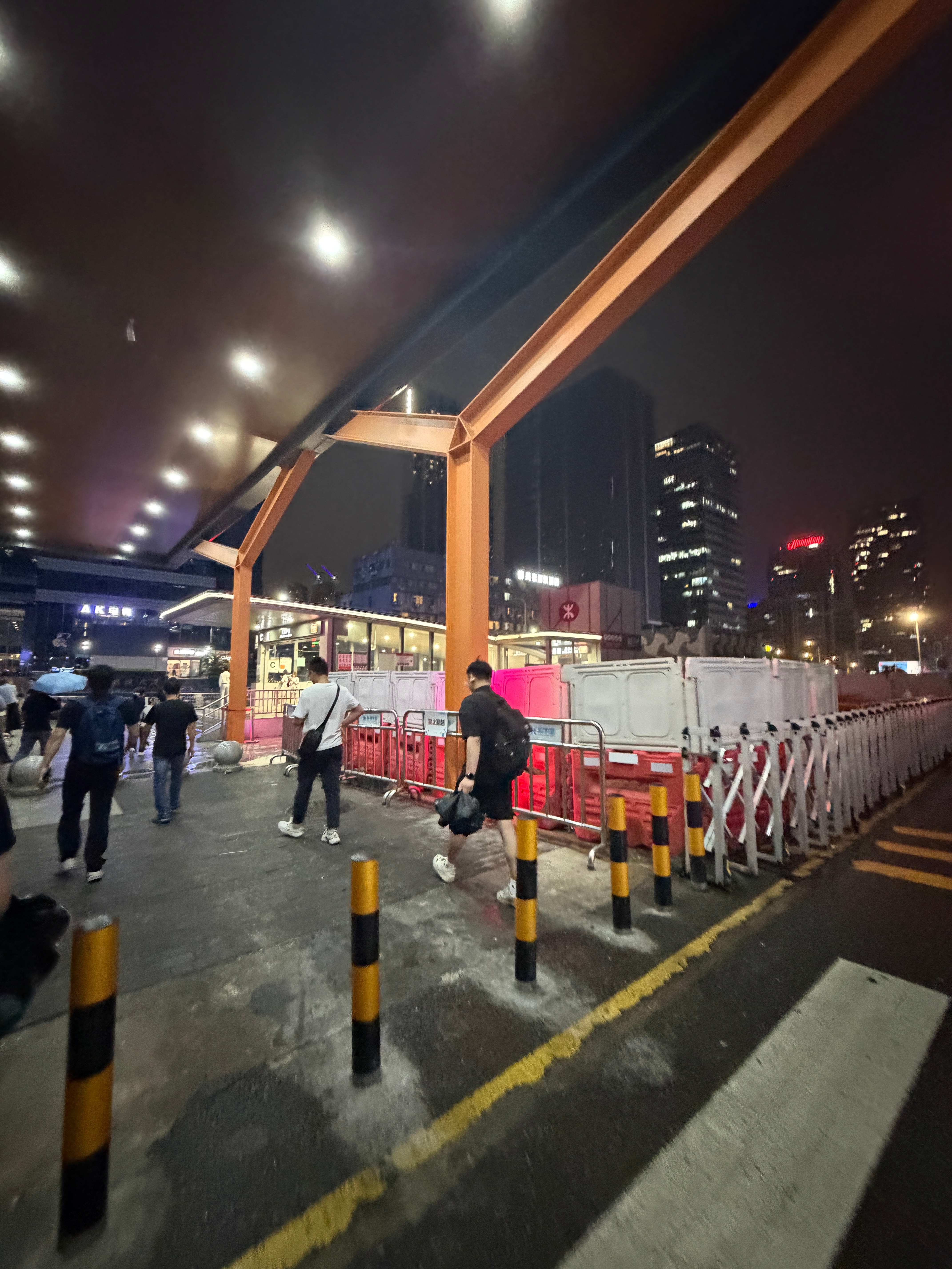 科兴算是我毕业后的第一站，好几年没来这边了。当时一直盼着13号线开通，能把地铁口
