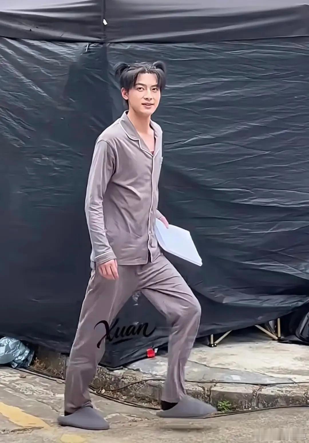 乐子｜你能接受男明星这样邋遢地上班吗 
