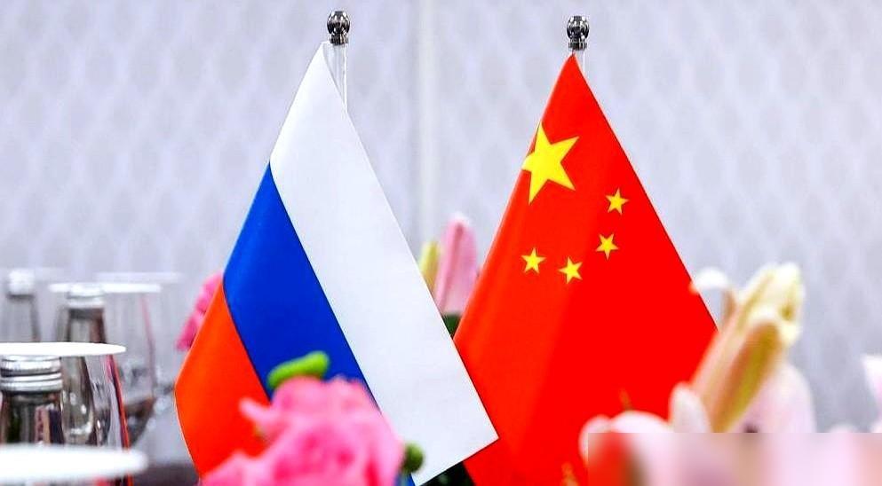 全世界就一张牌桌，四个玩家。

现在网上真的不少人飘得没边，张嘴就说咱们现在实力