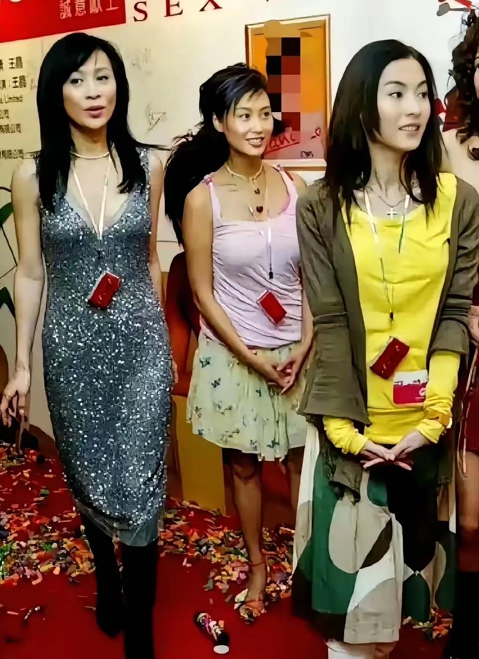 从这个挂绳手机中能看出这大概是哪一时间段的吗？