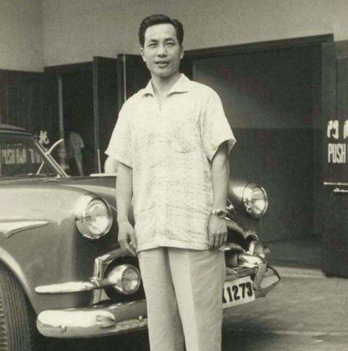 1964年，曹达华在澳门赌场贵宾厅里，输掉了3亿身家，放现在值1500亿。
曹达