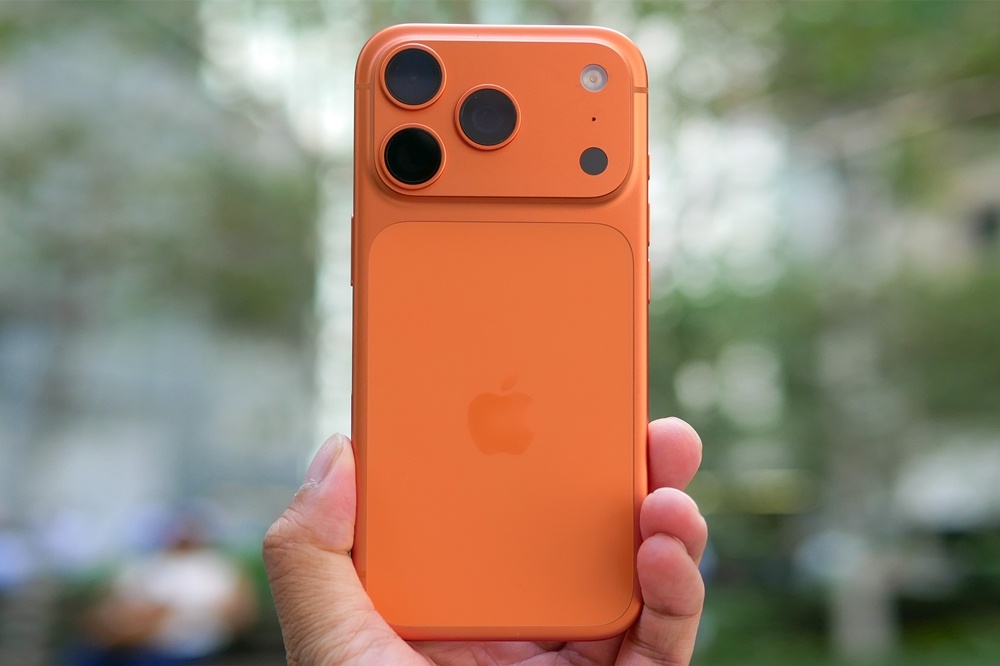 【#苹果客服回应iphone17pro下架#】据中新经纬报道，9月10日苹果秋季