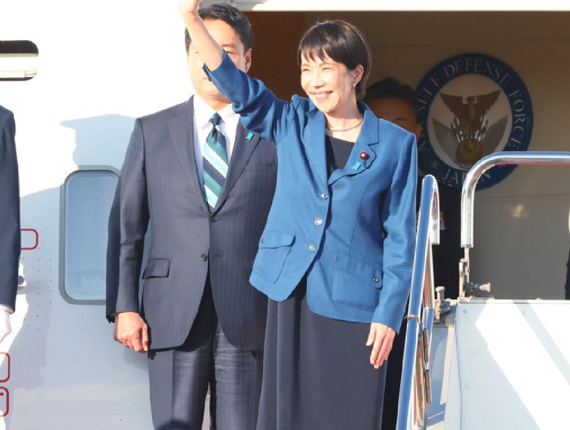 【靠着装赢外交？高市早苗的逻辑很奇葩】

11月21日下午，高市早苗从东京从羽田