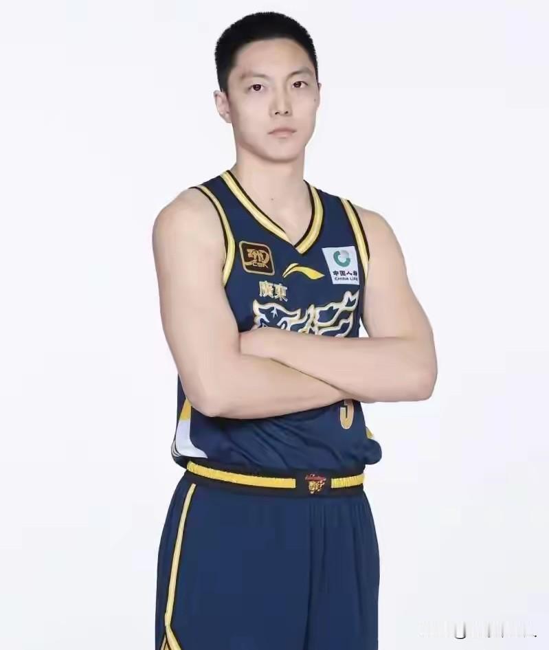 胡明轩本赛季状态断崖式下滑，核心是伤病+角色错配+心理压力三重叠加，再加上赛程密