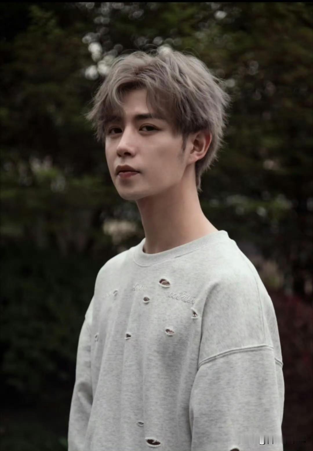 前几天刚传当爸，今天又爆现女友怀孕，这瓜量直接超标，根本吃不完！

全网都说童锦