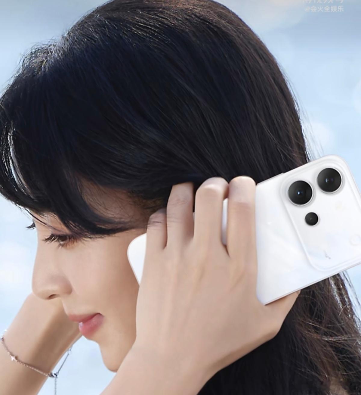 感受一下vivo S60的设计，横向矩阵Deco，一体冷雕玻璃，机身大小与上代保