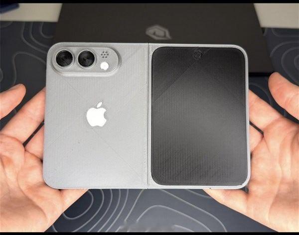 折叠屏iPhone外观实锤大折叠苹果没赶上热乎的，小折叠也没赶上这次还跟马上发布