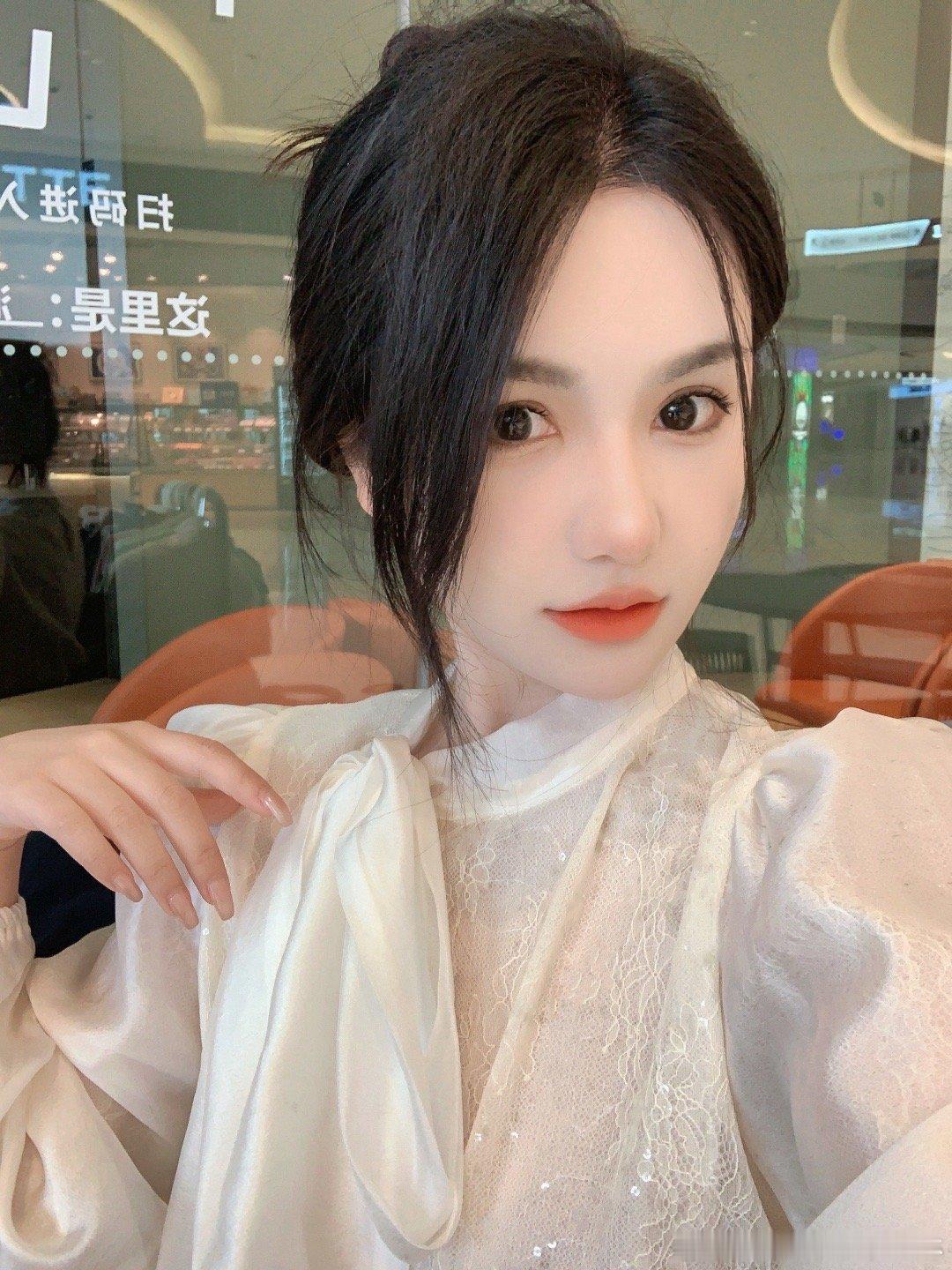 绝美飘带衬衫买家秀，太喜欢这个买家了，每次上新基本都会买。[心][心] ​​​