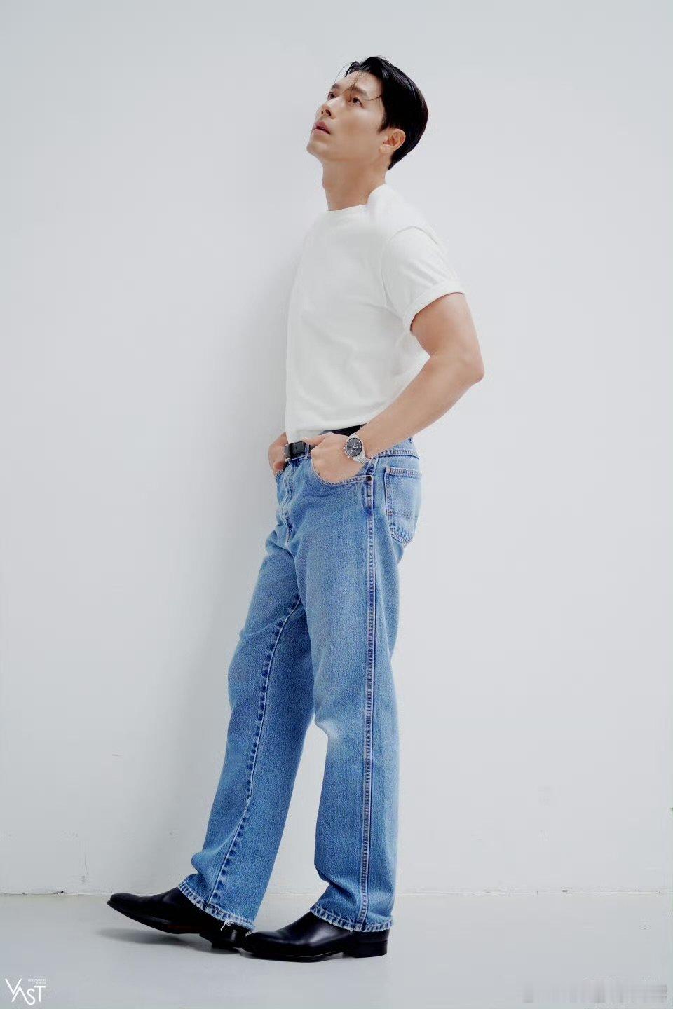 谁不为这波互动笑到！捏扁比心是已婚男德，粉丝摸手就嘻嘻，这又好笑又可爱的画面，太