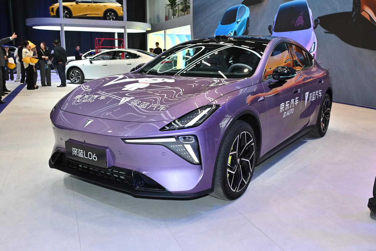 2026北京车展上，刚好迎来深蓝汽车4周年，品牌直接带来了全场关注度很高的新车—