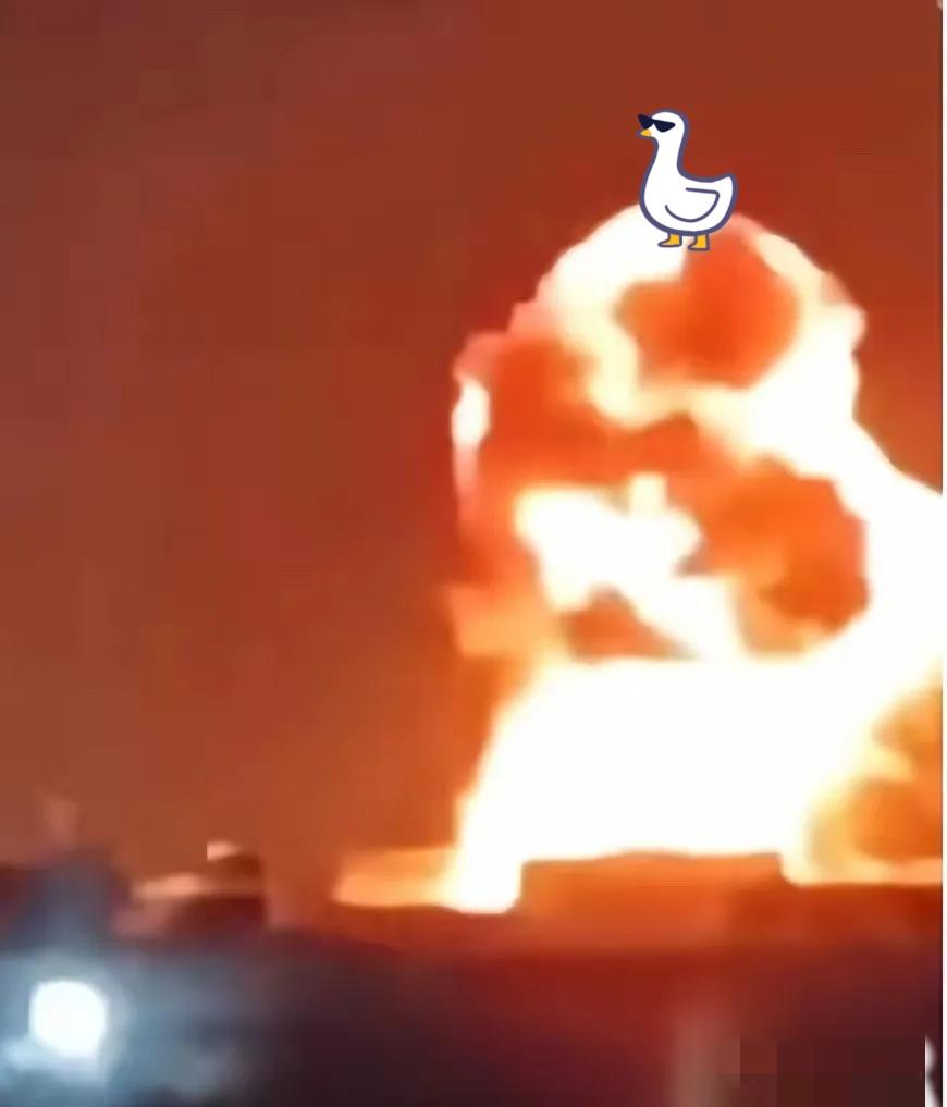 全球震撼！世界最大的卡塔尔液化天然气工厂，已被战火彻底吞没！
 
这座超级工厂供