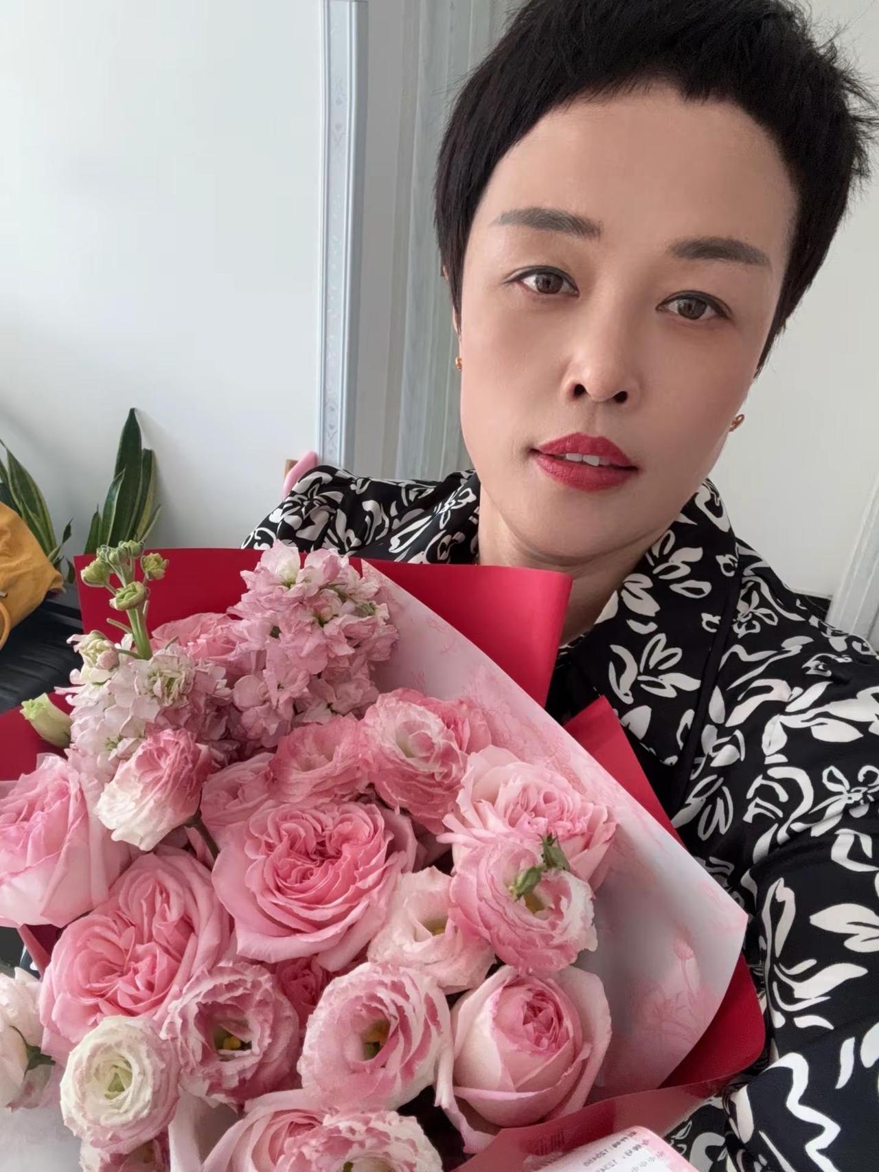 自恋一下原来我也可以这么美