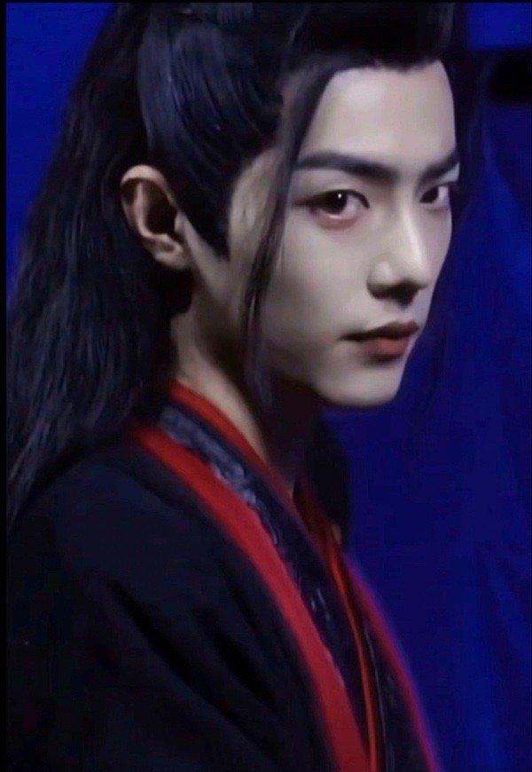 肖战是不是眼睛太长了，所以眼波流转的感觉特别明显 ​​​