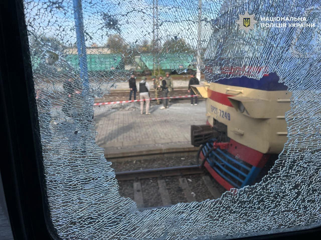 俄罗斯袭击乌克兰第聂伯罗市火车站，已造成14人死亡、14人受伤。
乌克兰国家通讯