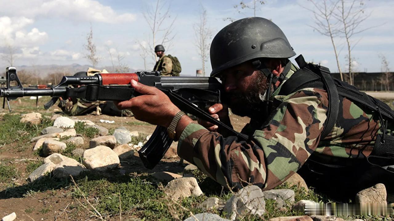 巴基斯坦和美国武装部队开始联合反恐演习

巴基斯坦伊斯兰共和国武装部队三军公共关