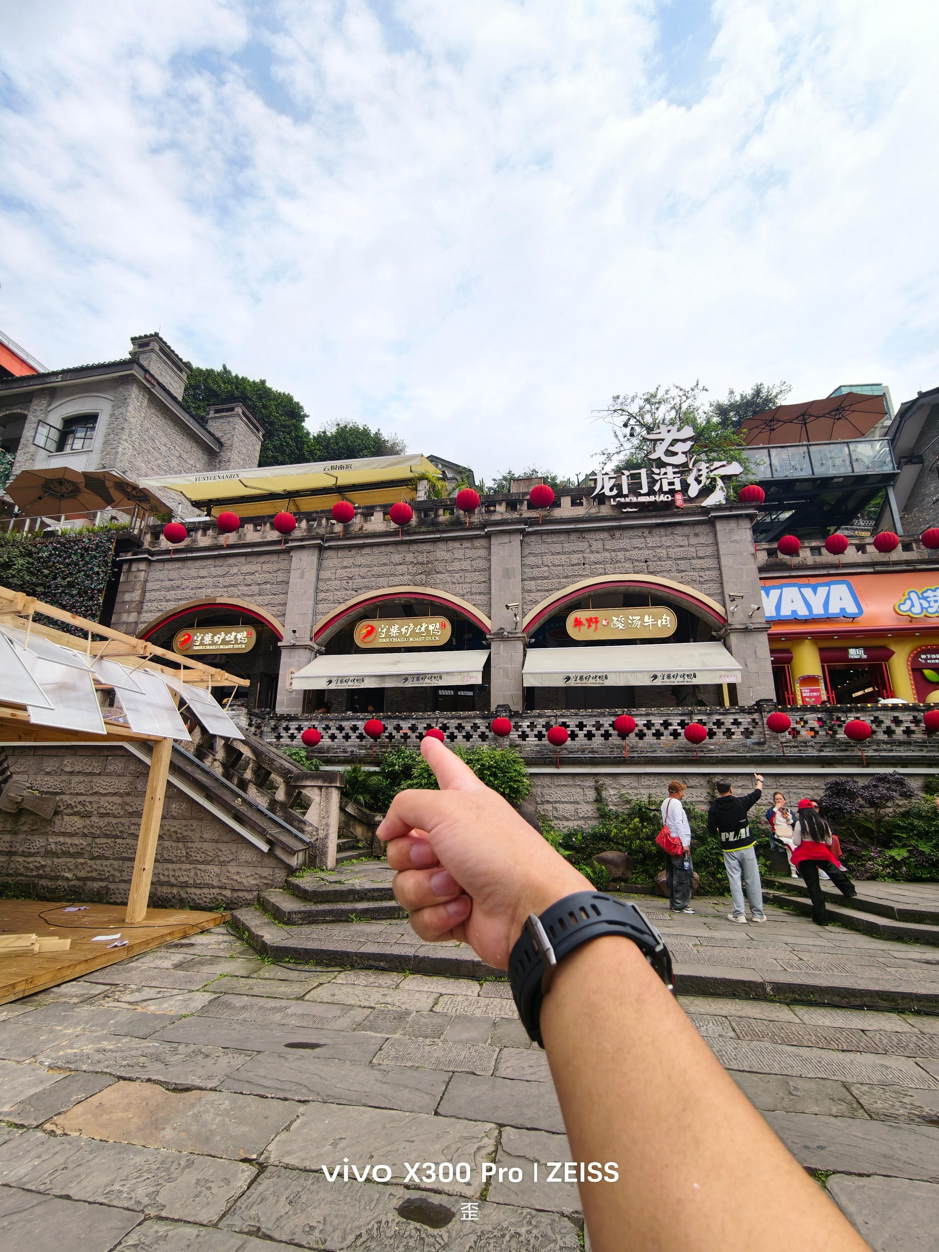 五一不约了我工资还没发呢 你们去吧 我买个地球仪得了 世界那么大 不但可以看看 