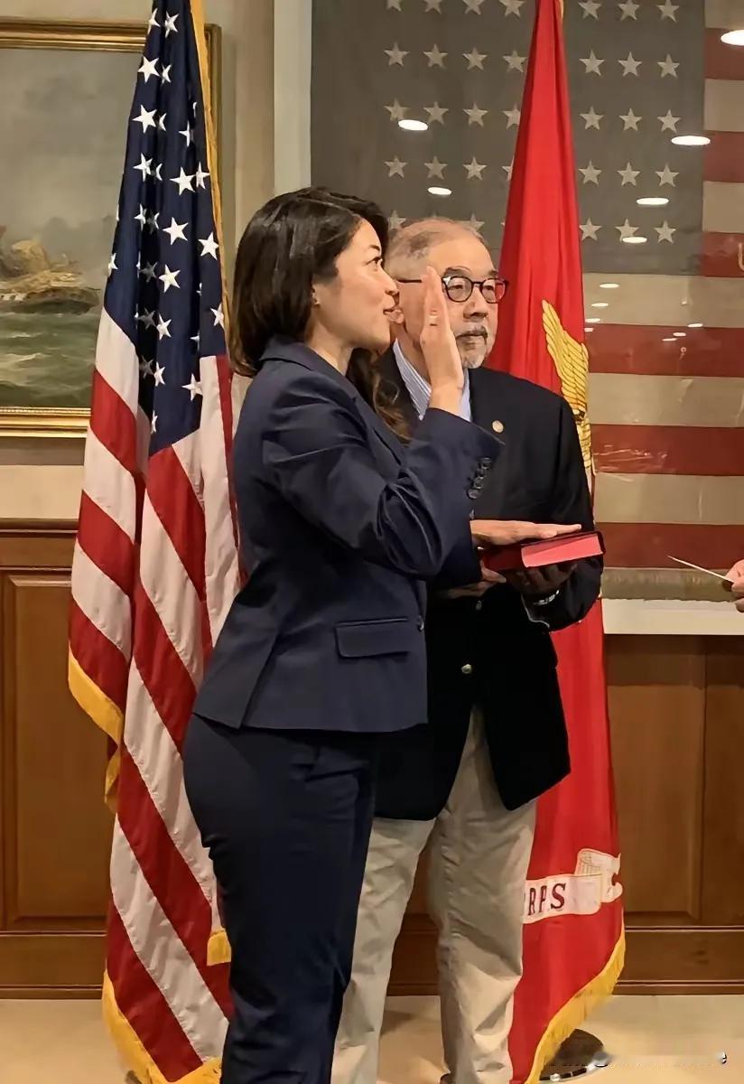开始效命！一名黄姓美籍女华裔，被特朗普政府任命为海军发言人…
美国军方发言人 美