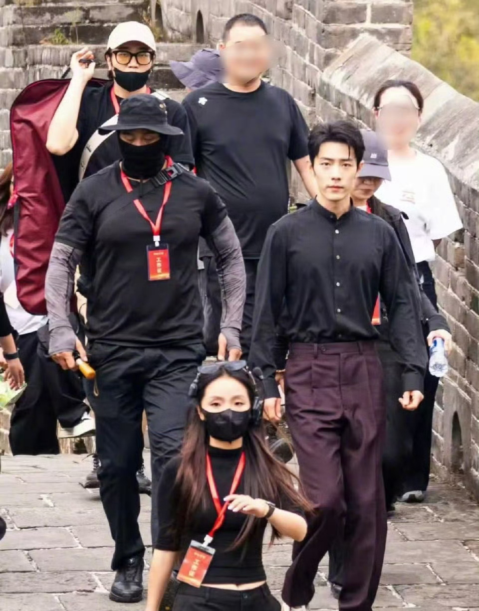 这是什么运气啊！爬长城还能偶遇肖战在拍摄，羡慕啦[爱慕] ​​​
