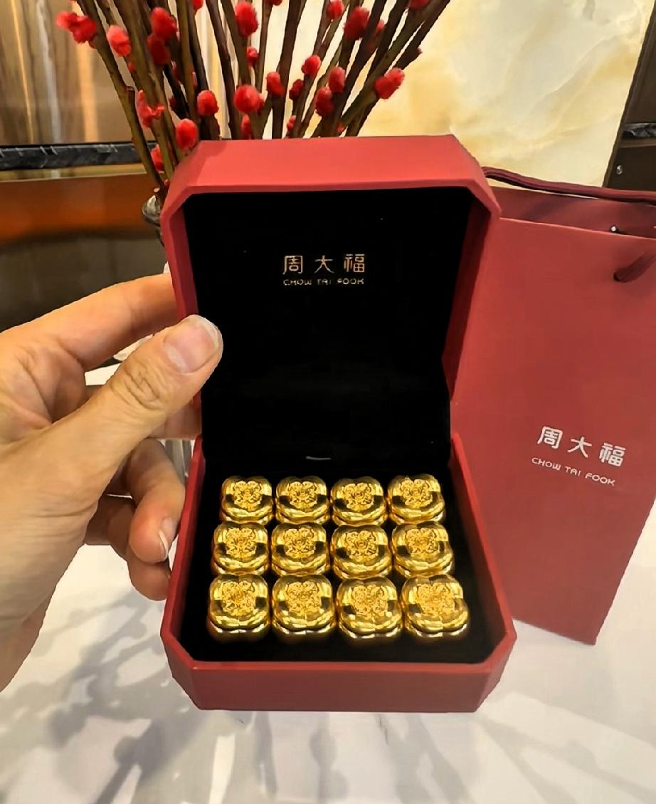 金价彻底看不懂！大盘涨到918，金店却死扛1200，套路太深
 
今年黄金最大的