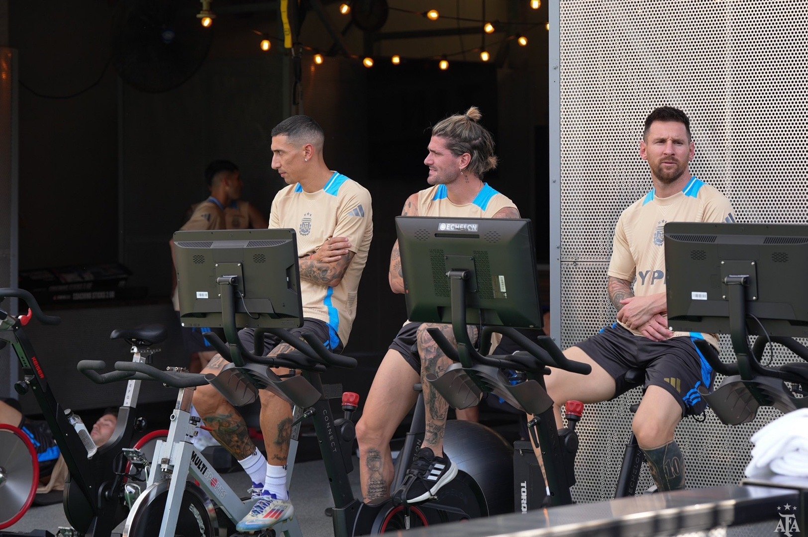 今日份进行恢复训练的梅西[太开心][太开心][太开心] ​​​