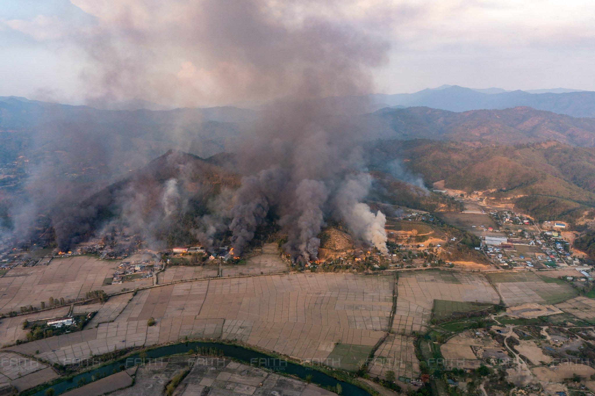 下面是曼尼普尔最近的情况。基本上内战状态了。有人问莫迪和尼赫鲁比如何。这就搞笑了