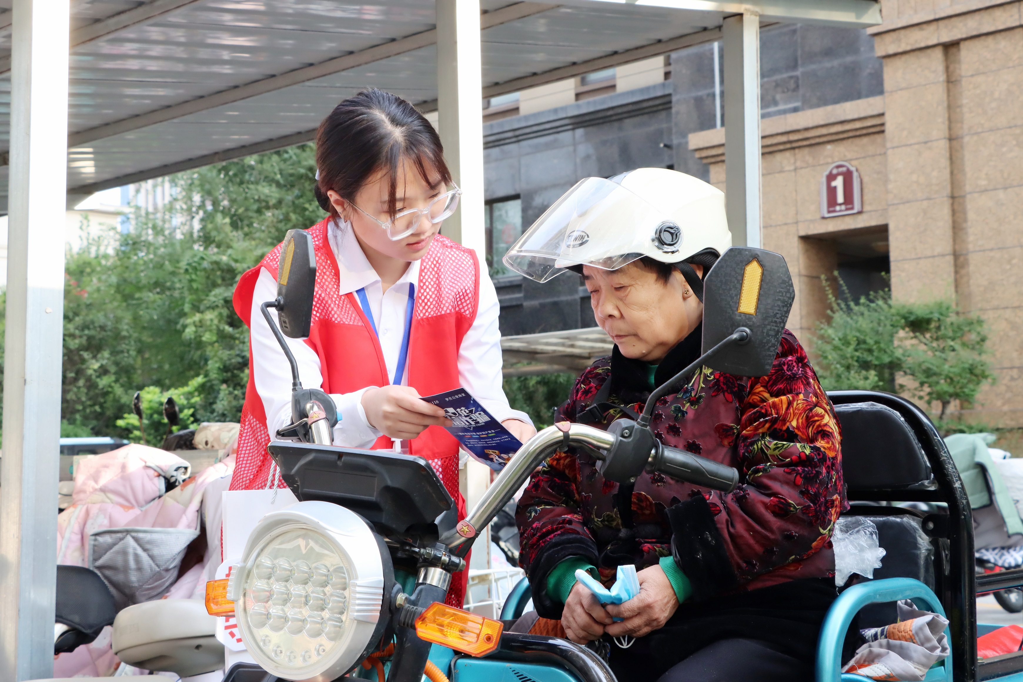九九重阳 浓情安康——山东移动临沂分公司开展“重阳暖心行动”