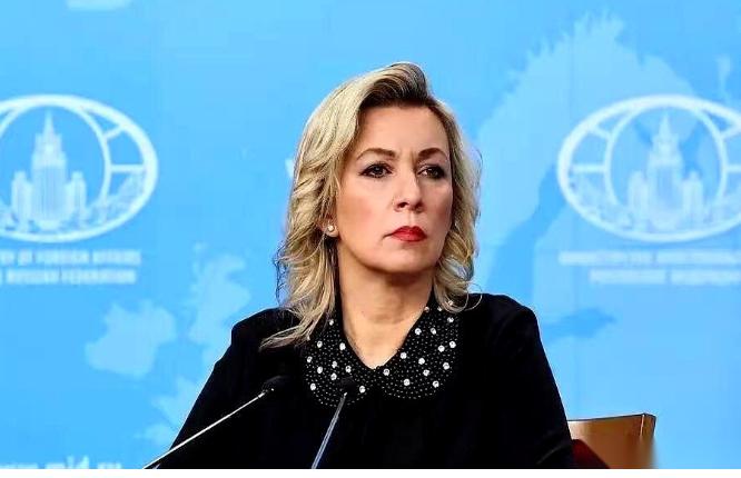 俄罗斯外交部发言人扎哈罗娃，话筒一递，当着全亚洲的面直接喊话：“我们，将和中国朋