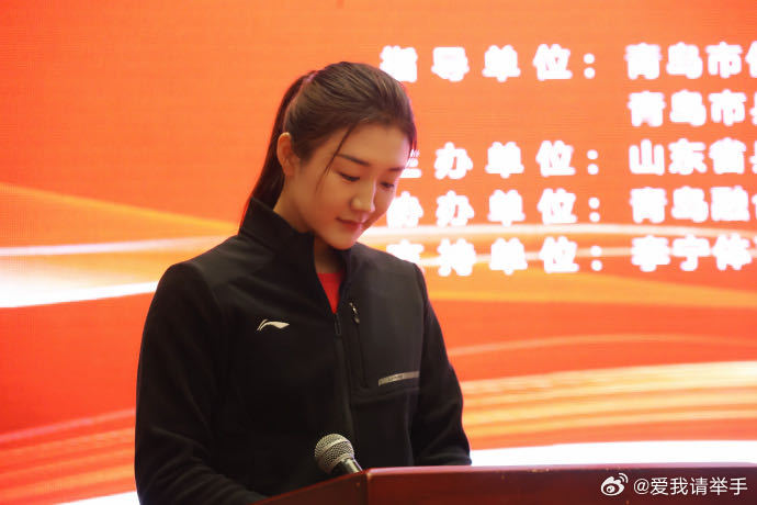 陈梦去看了谢霆锋演唱会谢霆锋演唱会的受众还是太广泛了！原来我的抢票对手不止你们还