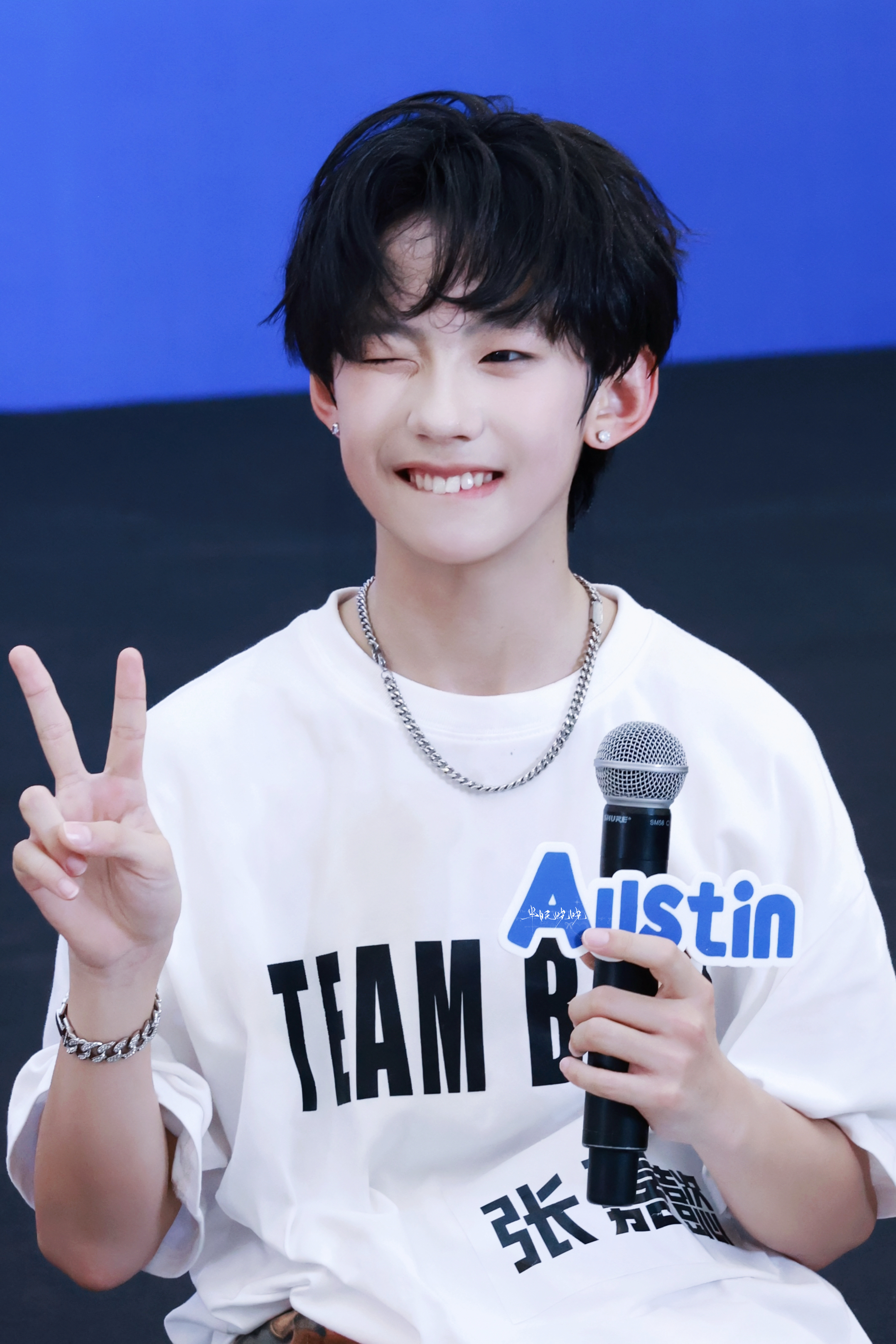 张嘉懿Austin  💙张嘉懿 💙张嘉懿 TB唯一门面黑色工装背心很帅哦（第