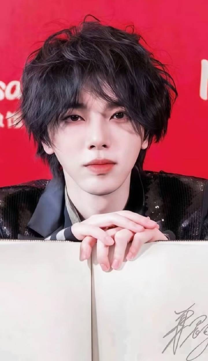 华晨宇蜡像乐坛影响力被官方认证，入驻巨星专区，蜡像翻车只是小插曲，不值一提。 