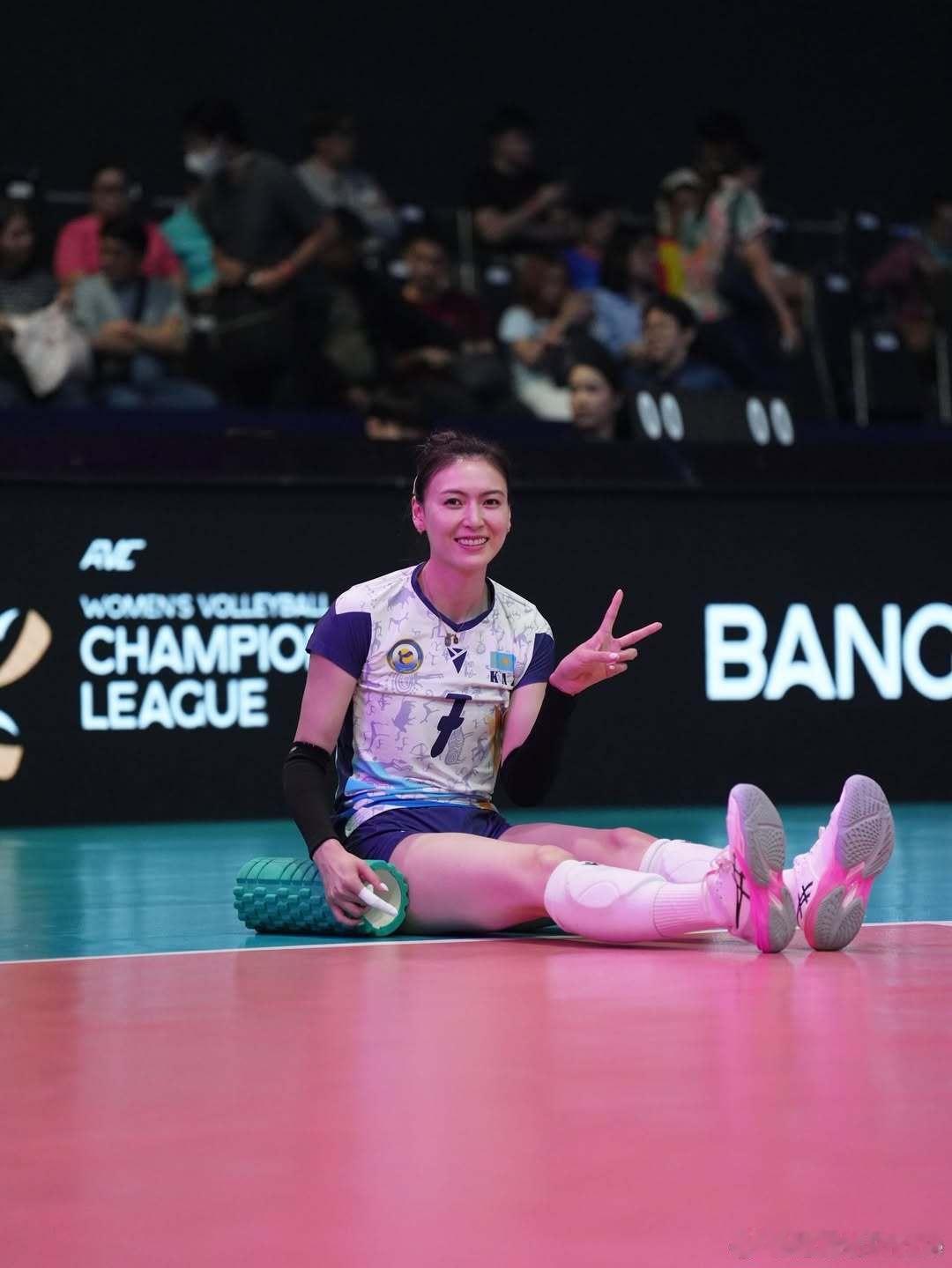 排球 💥 代表哲特苏参赛的中国球员缪伊雯发挥出色，拿到全场第二高、并列全队第一