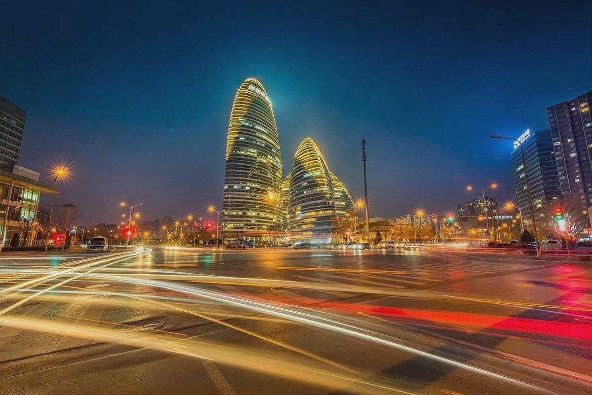 不想靠运气和机会活着的人，是不太容易焦虑的。焦虑不是担心失去什么，是担心自己错过