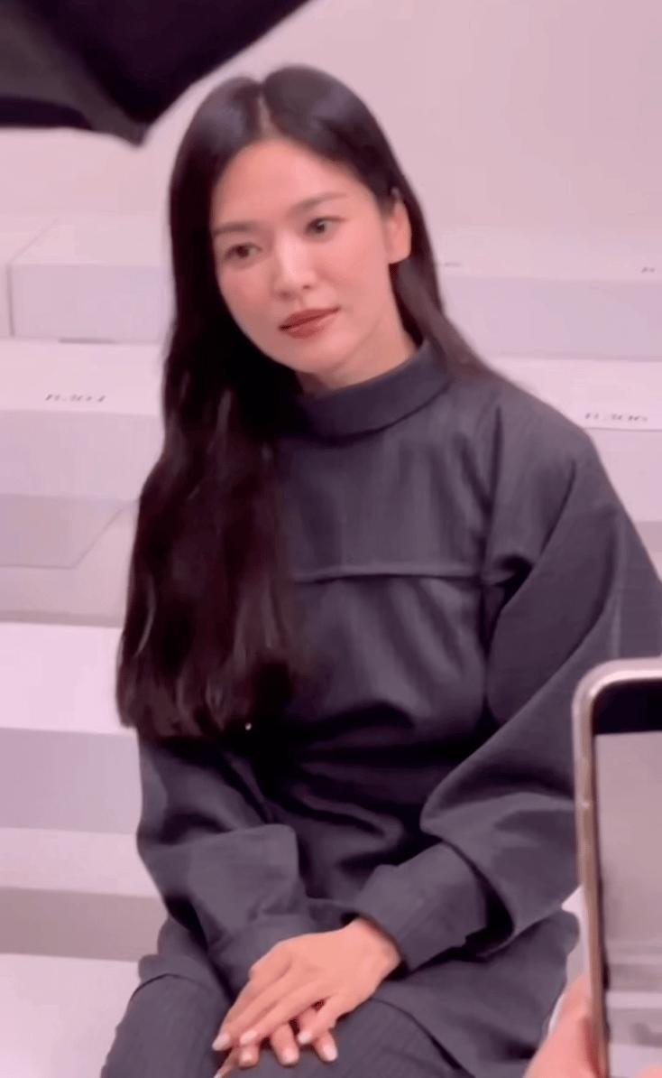 嗷嗷！！这两个四十岁的女人怎么可以这么美！！气质好好啊！！[鼓掌][鼓掌]#唐嫣