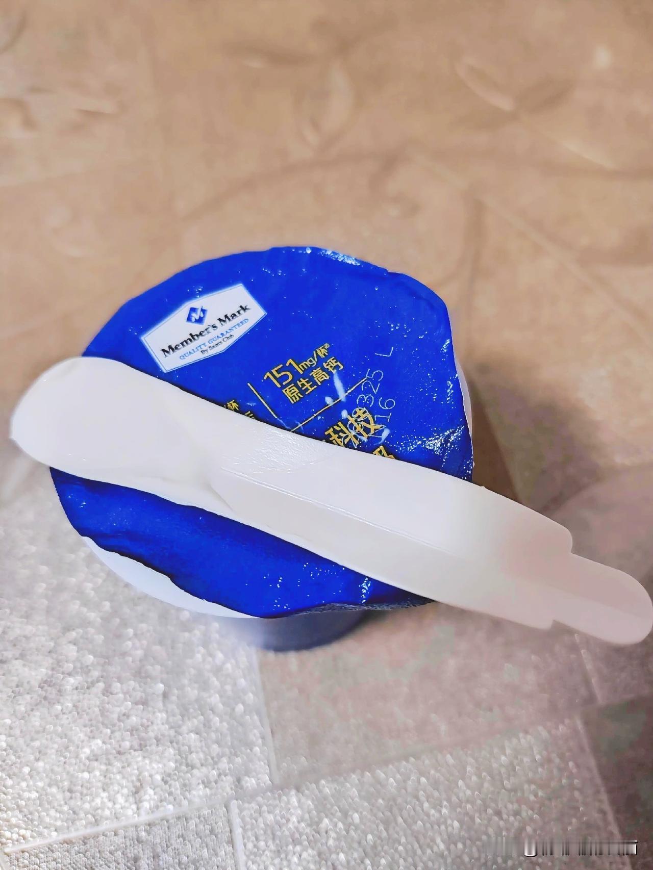 你知道吗？我们每周吃掉的塑料，相当于一张信用卡。

直到遇见山姆这款酸奶，我才真