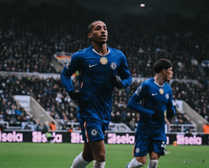 各踢半场好球，但纽卡在主场抢开局是常态，切尔西应对太差了，而且任由事态发展，右路