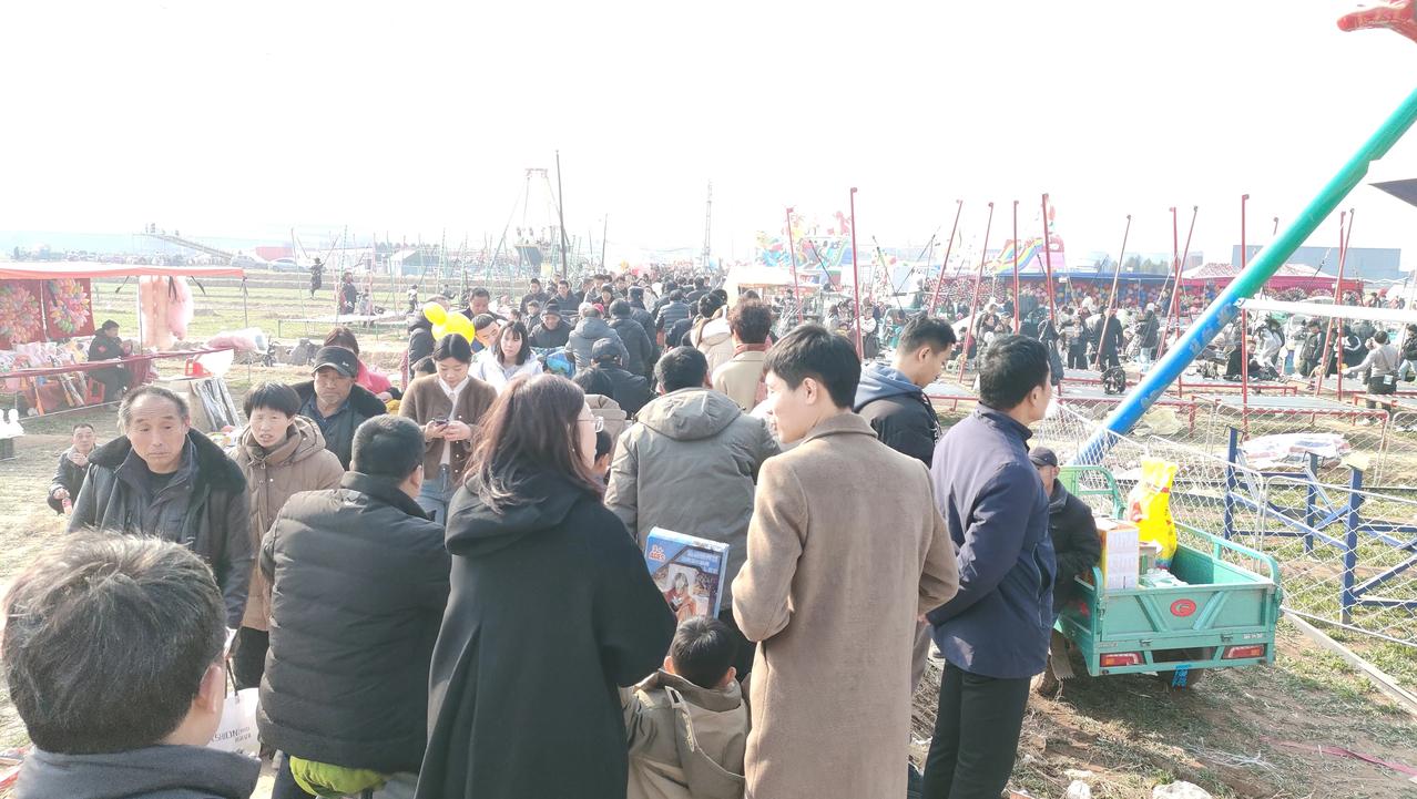 #两会# 
一年一度的全国人大政协会议要召开了，委员和代表讨论的提案议题，肯定是