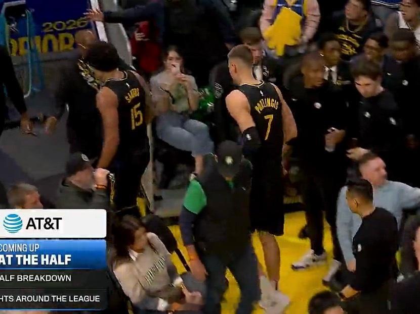 半场结束，凯尔特人74-51勇士。普里查德15分，布朗13分7助攻，豪瑟9分。凯