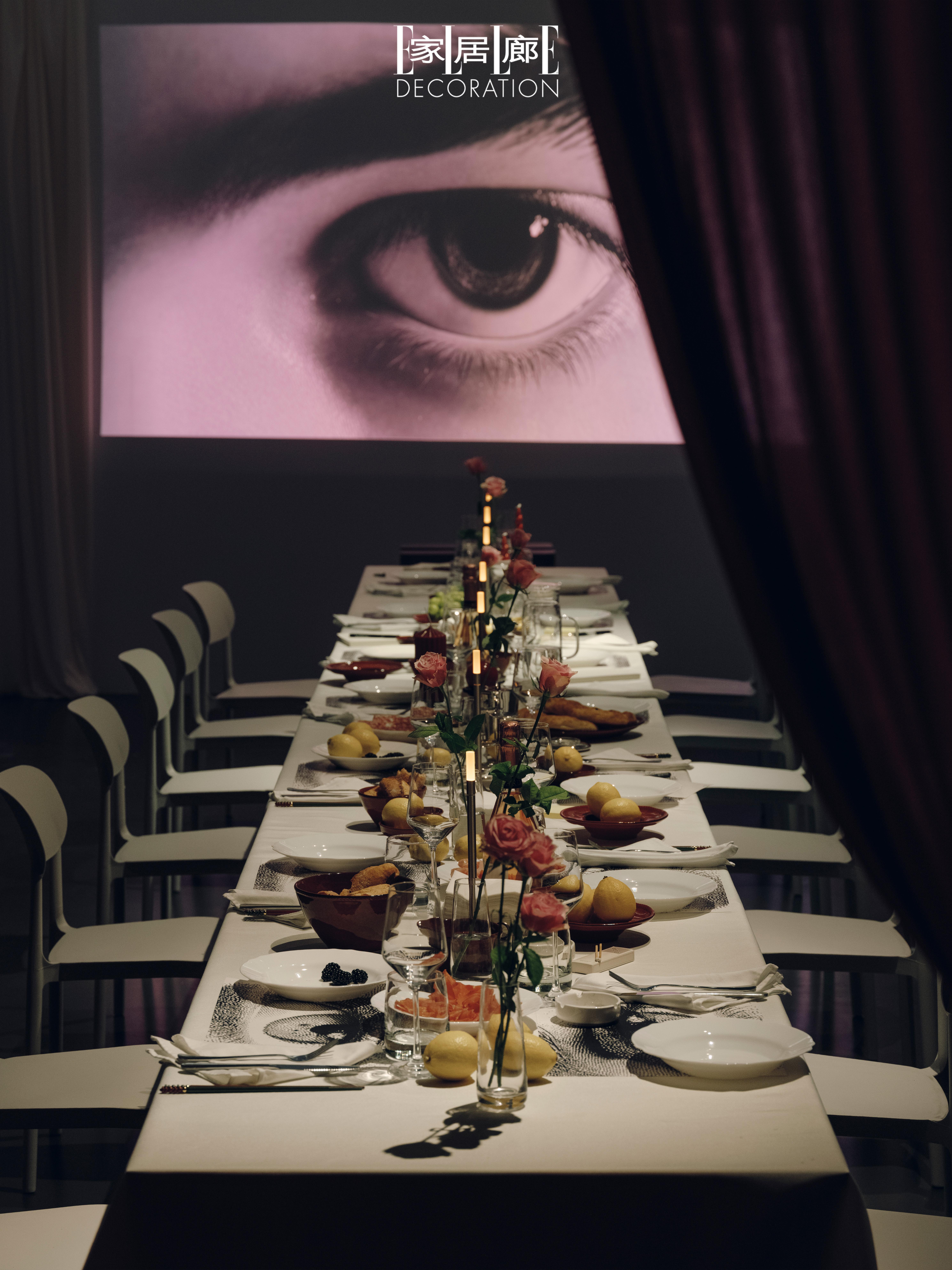 去美术馆，上桌吃饭“八卦”。对中国人而言，“逢节必聚”。新年将至，与家...