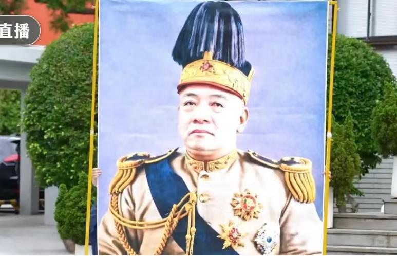 赖清德“复辟帝制”引震怒，袁世凯换脸照风靡岛内

离了个大谱，赖清德要称帝了？