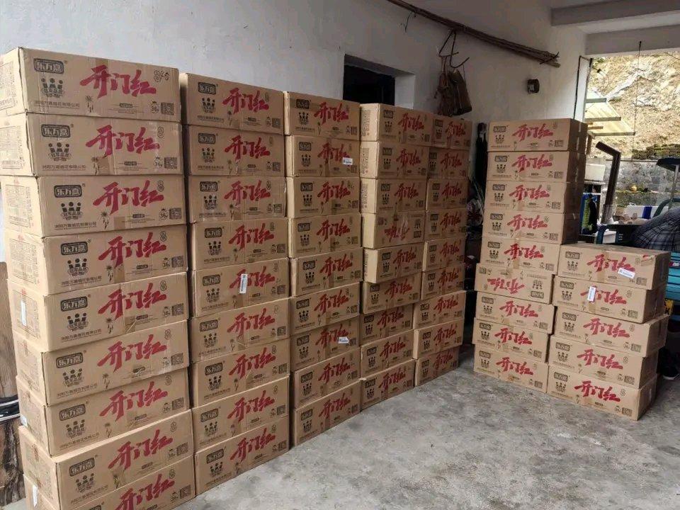 杭州这女子胆子可真大！离过年还有段时间，就想靠囤货赚一笔。11月8日，淳安县公安