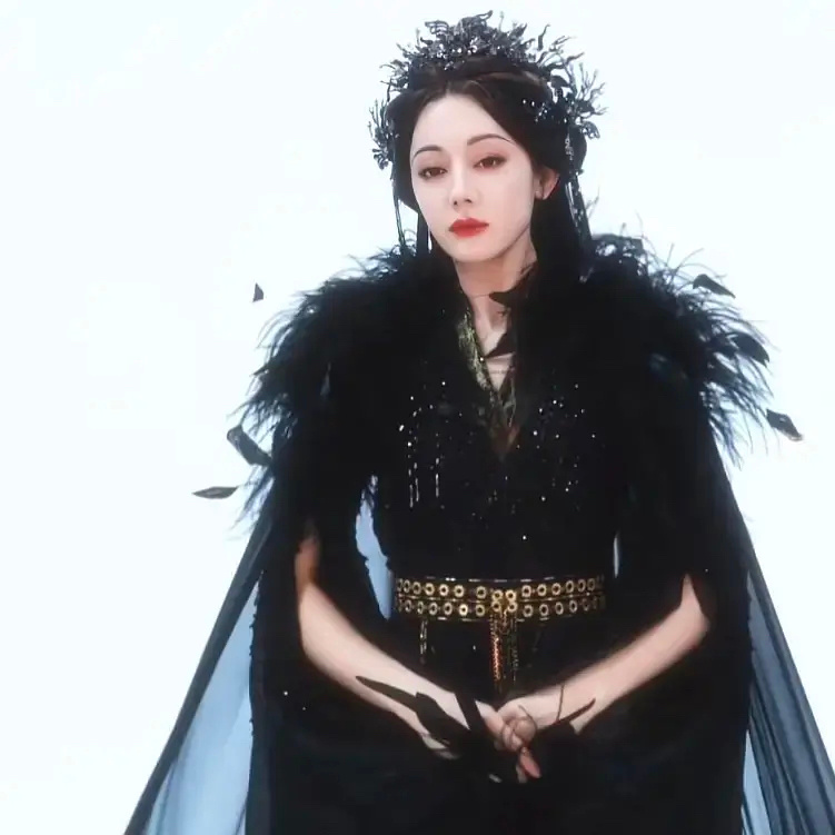 感觉这是迪丽热巴最丑的造型吧，没有之一 ​​​