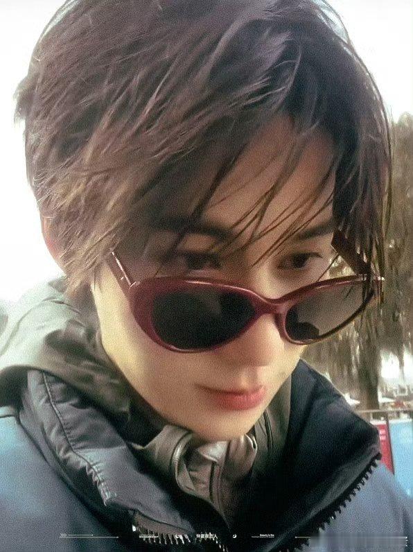 张真源小张盲盒在盲盒里读懂张真源的日常，细碎的话语藏着真实心情，软萌的姿态格外动