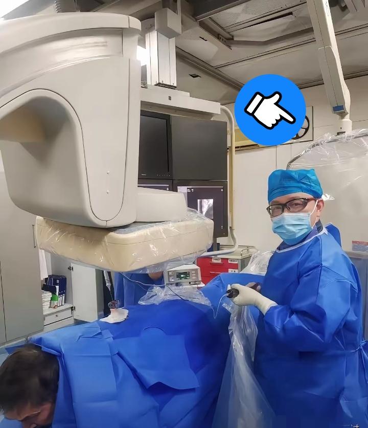 医院要抓贪污腐败，
却揪出一个惊天大瓜，
身为肿瘤医院副主任医师，他却
​生活简