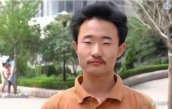 20年前，山东高考状元考了749分，离满分只差1分轰动全国，然而却因为长相被嘲“