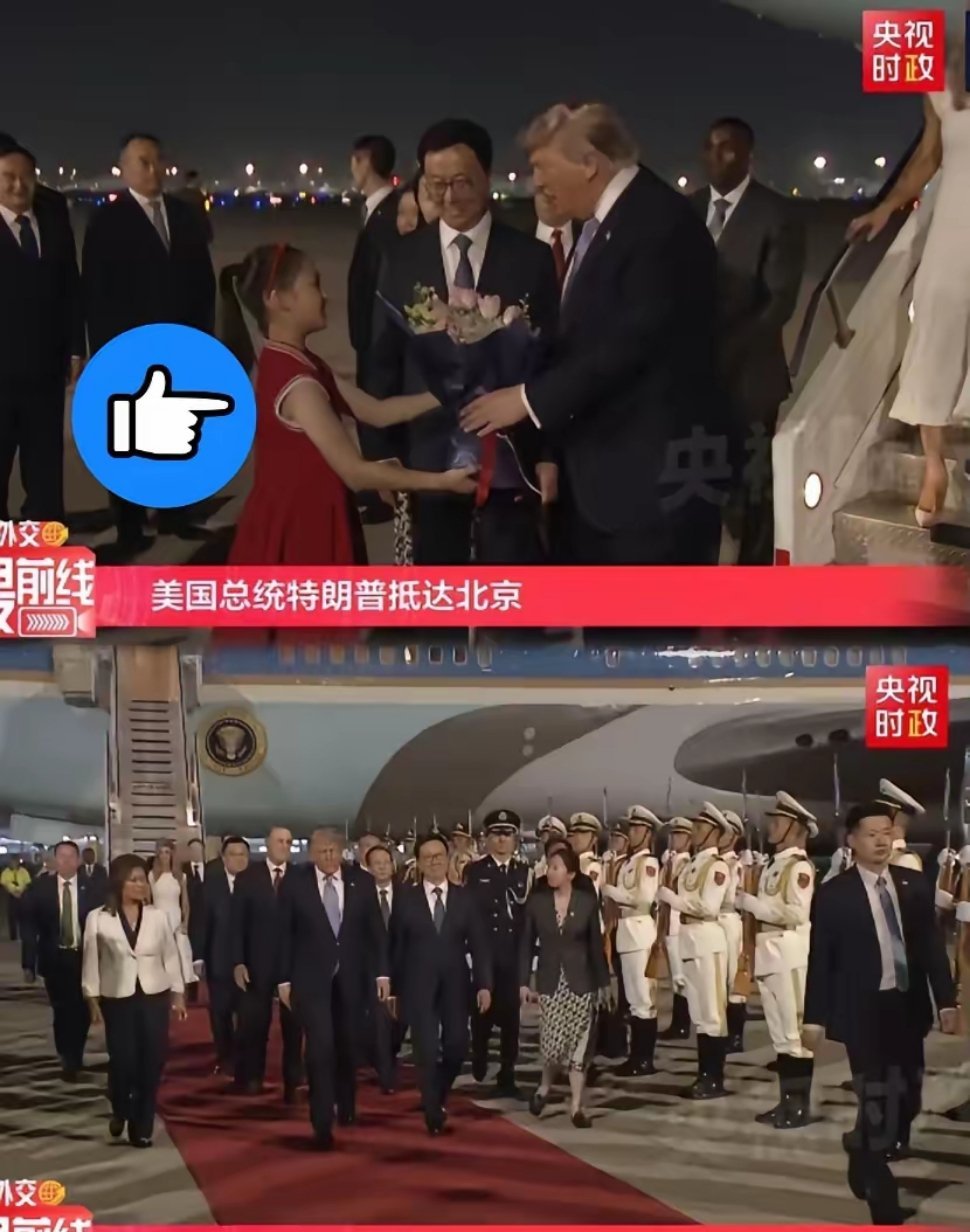 那个穿红裙子的小女孩这几天估计连做梦都在偷着乐！伸手递花的那一瞬间，她拿到的根本
