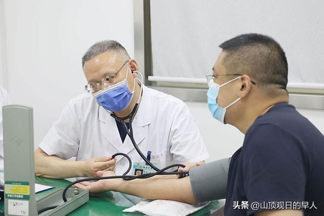 夫妻一周“同房”几次算正常？
别害羞，或许很多人都想错了！
婚姻生活中，
亲密相